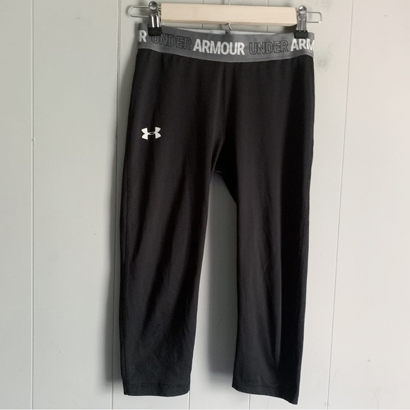 UNDER ARMOUR HeatGear Girls Black Armour Capris Youth Medium or Small - Picture 2 of 5